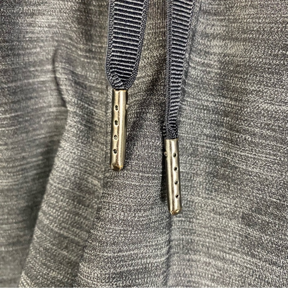 Lululemon On The Fly Shorts size 6 - Picture 10 of 11